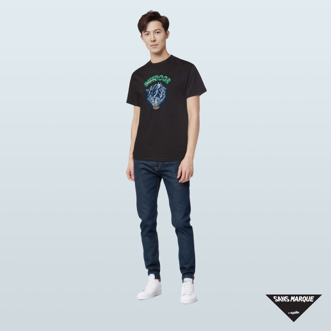 Model wearing MOUNTAINEERING Expedition Black T-Shirt